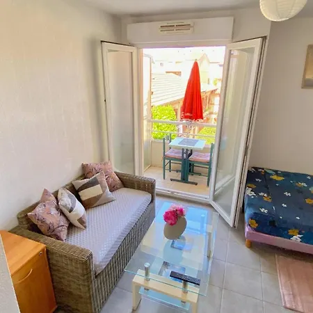 Promenade Apartment *