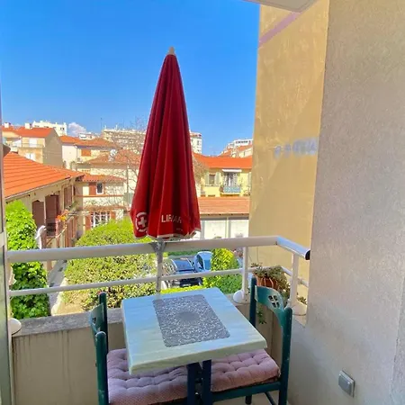 Promenade Apartment *